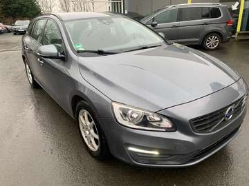 V60 2.0 D2 Momentum Geartronic