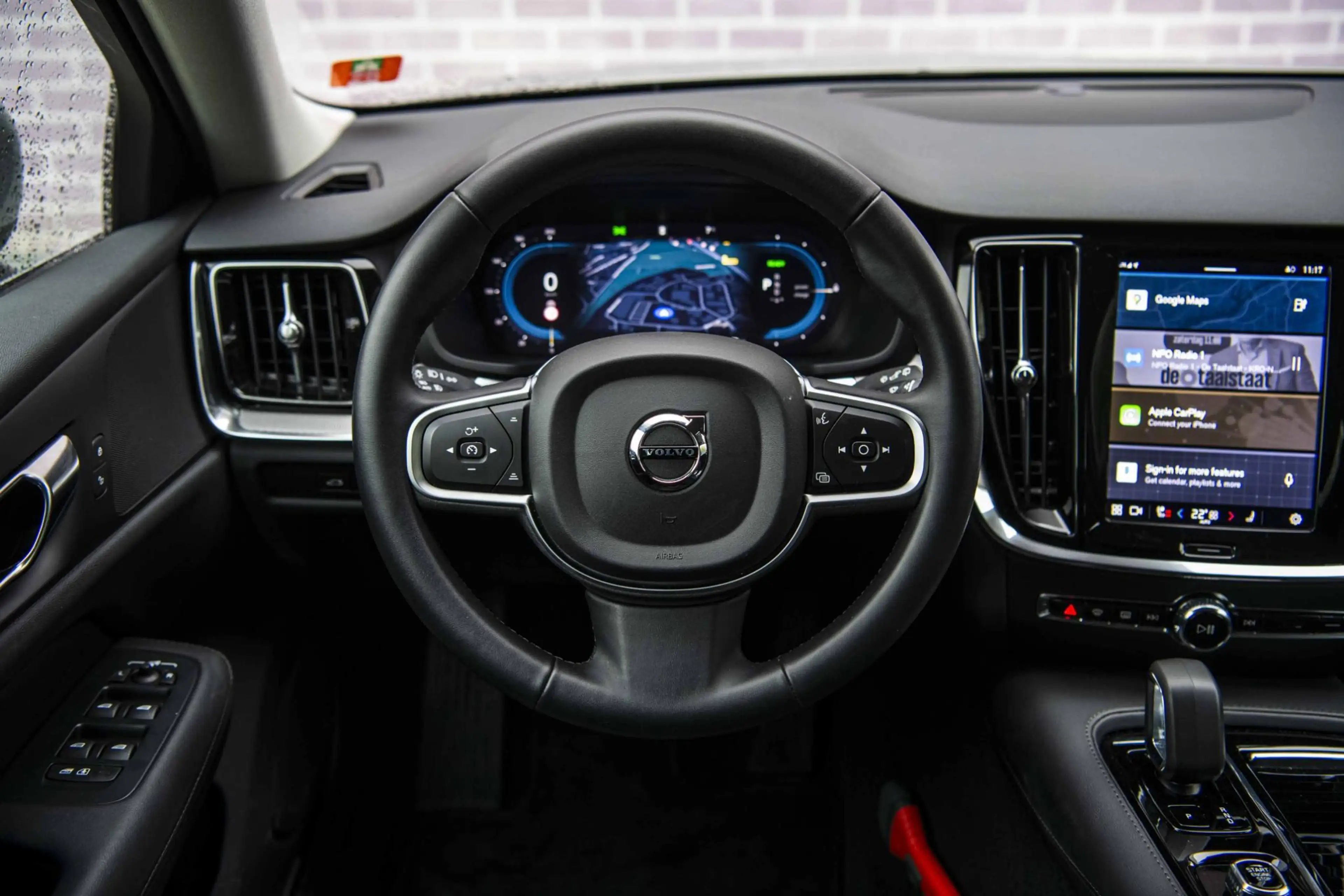 Volvo V60 T6 Plug-in Hybrid AWD Essential Bright | PHEV Long — photo 3
