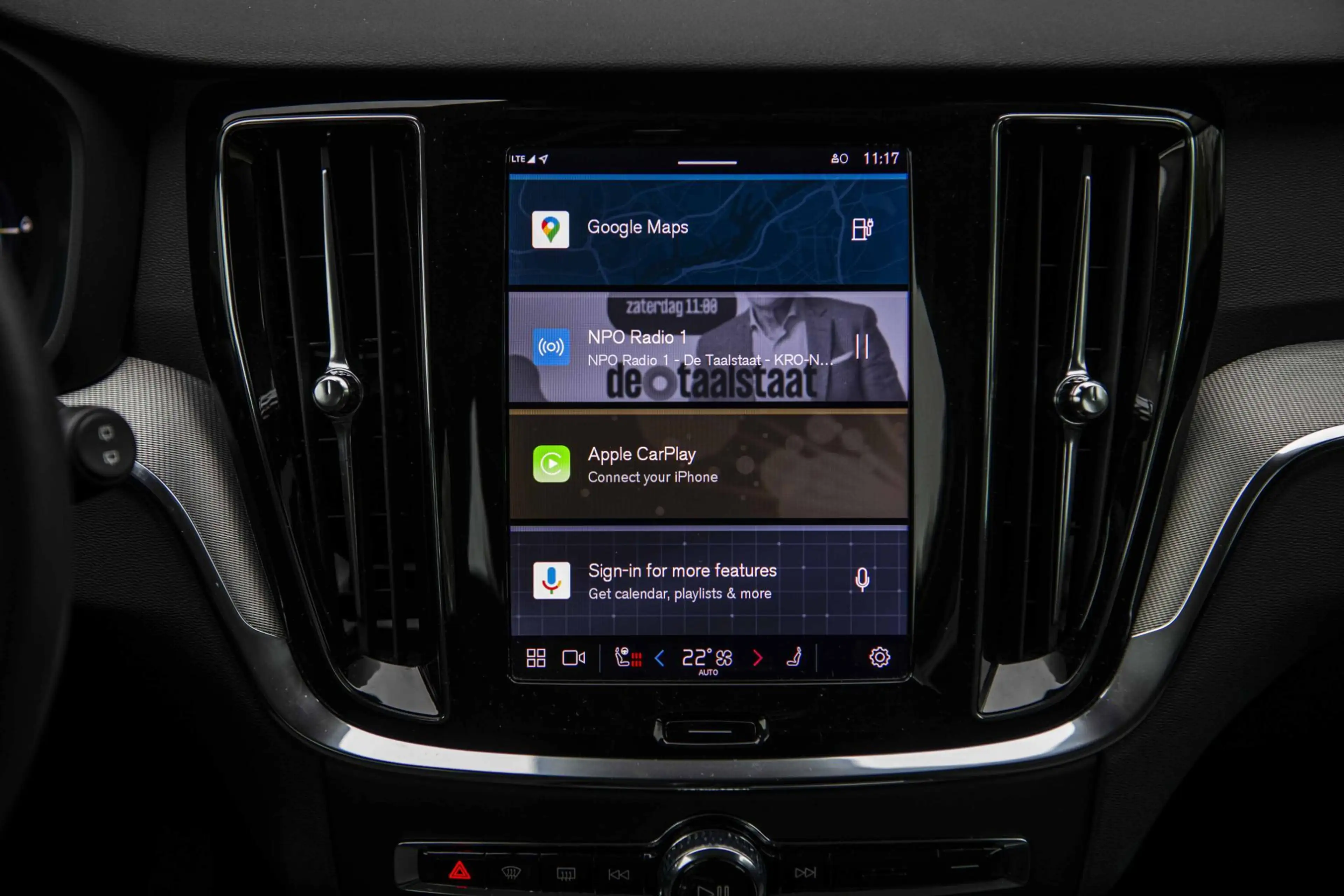 Volvo V60 T6 Plug-in Hybrid AWD Essential Bright | PHEV Long — photo 11