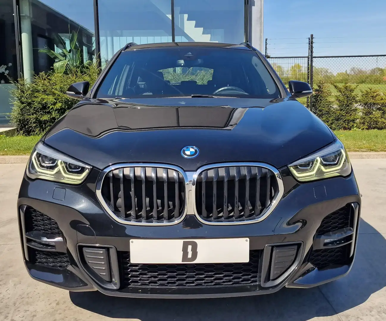 BMW X1 1.5iA xDrive25e/M-Pack/Camera/Heated Seats/Leder Negro - 2