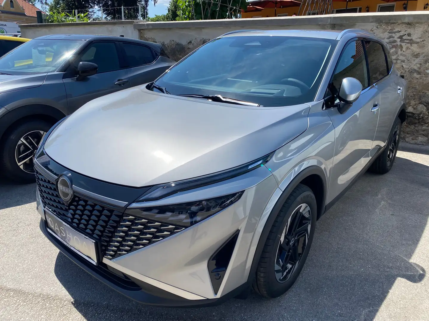 Nissan Qashqai 1,3 DIG-T MHEV N-Connecta+ Xtronic **silber** Argent - 2