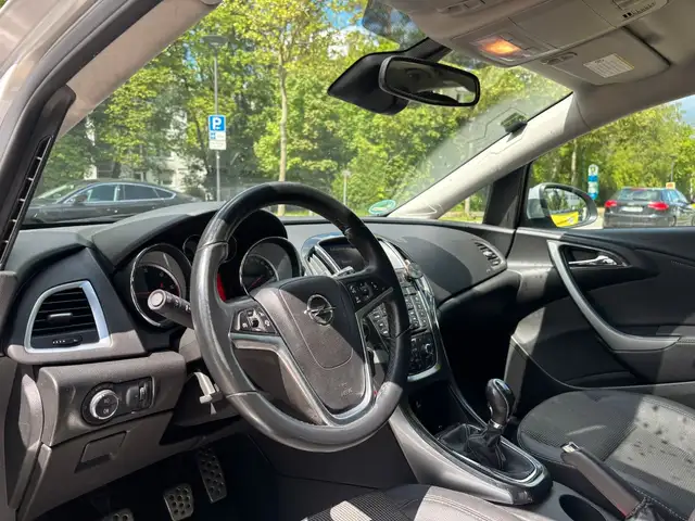 Opel Astra view 9