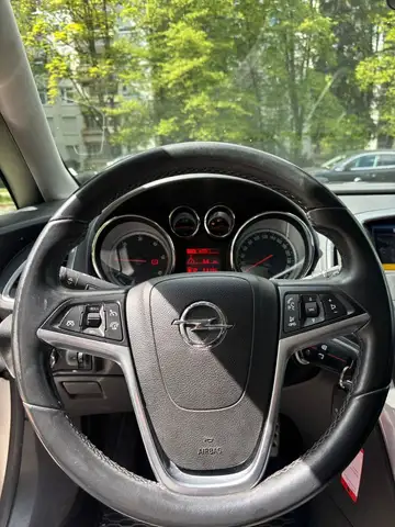 Opel Astra view 13