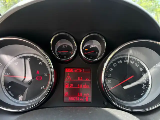 Opel Astra view 12