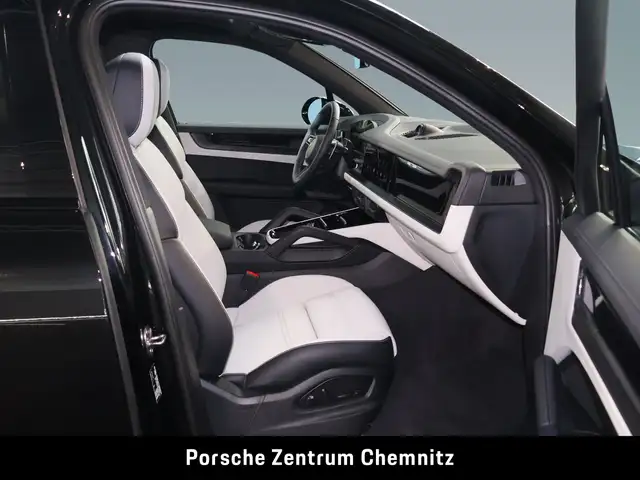 Porsche Cayenne view 13