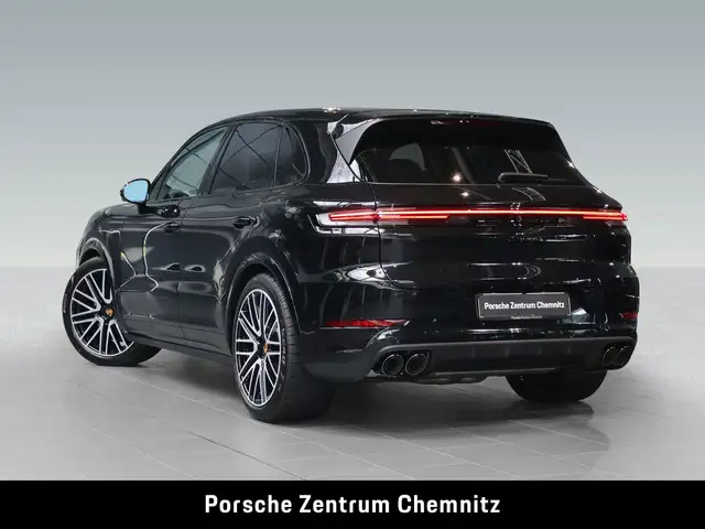 Porsche Cayenne view 3