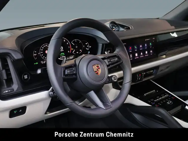 Porsche Cayenne view 11