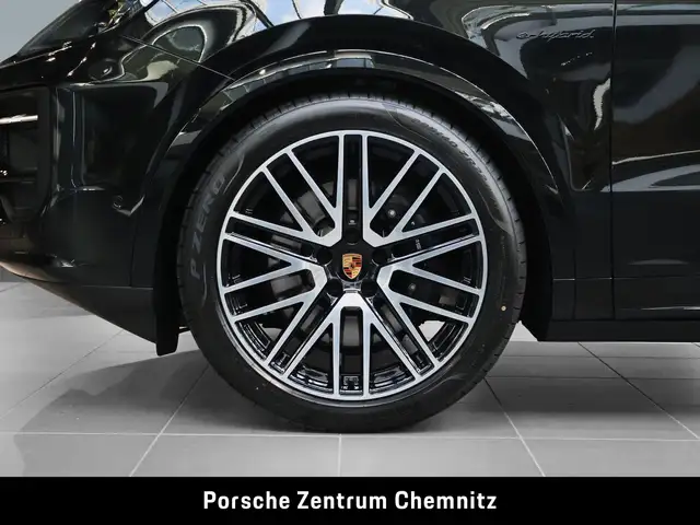 Porsche Cayenne view 6
