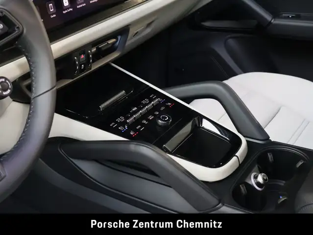 Porsche Cayenne view 14