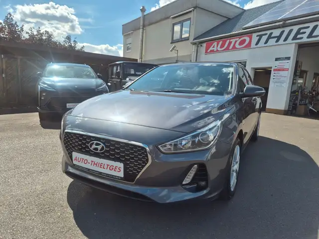 Hyundai i30 Style 8-Fach Ber., Unfallfrei !