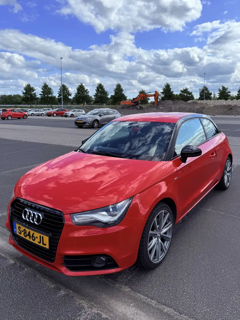 Audi A1 1.4 TFSI S line Sportpaket Rood - 1