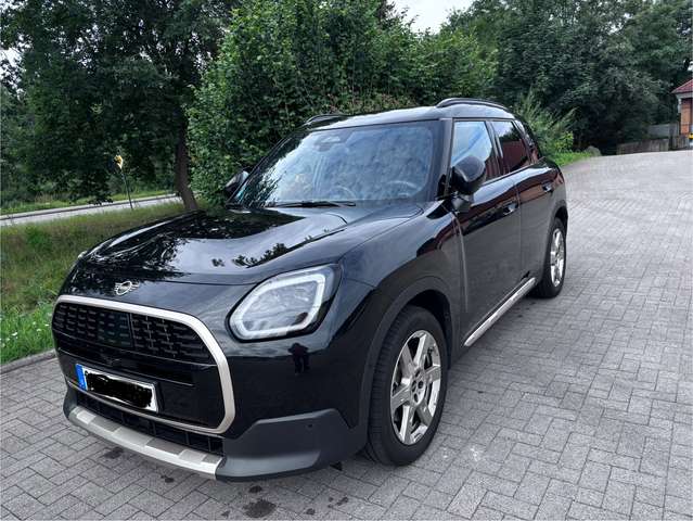 Imagine MINI Countryman C C Favoured Trim