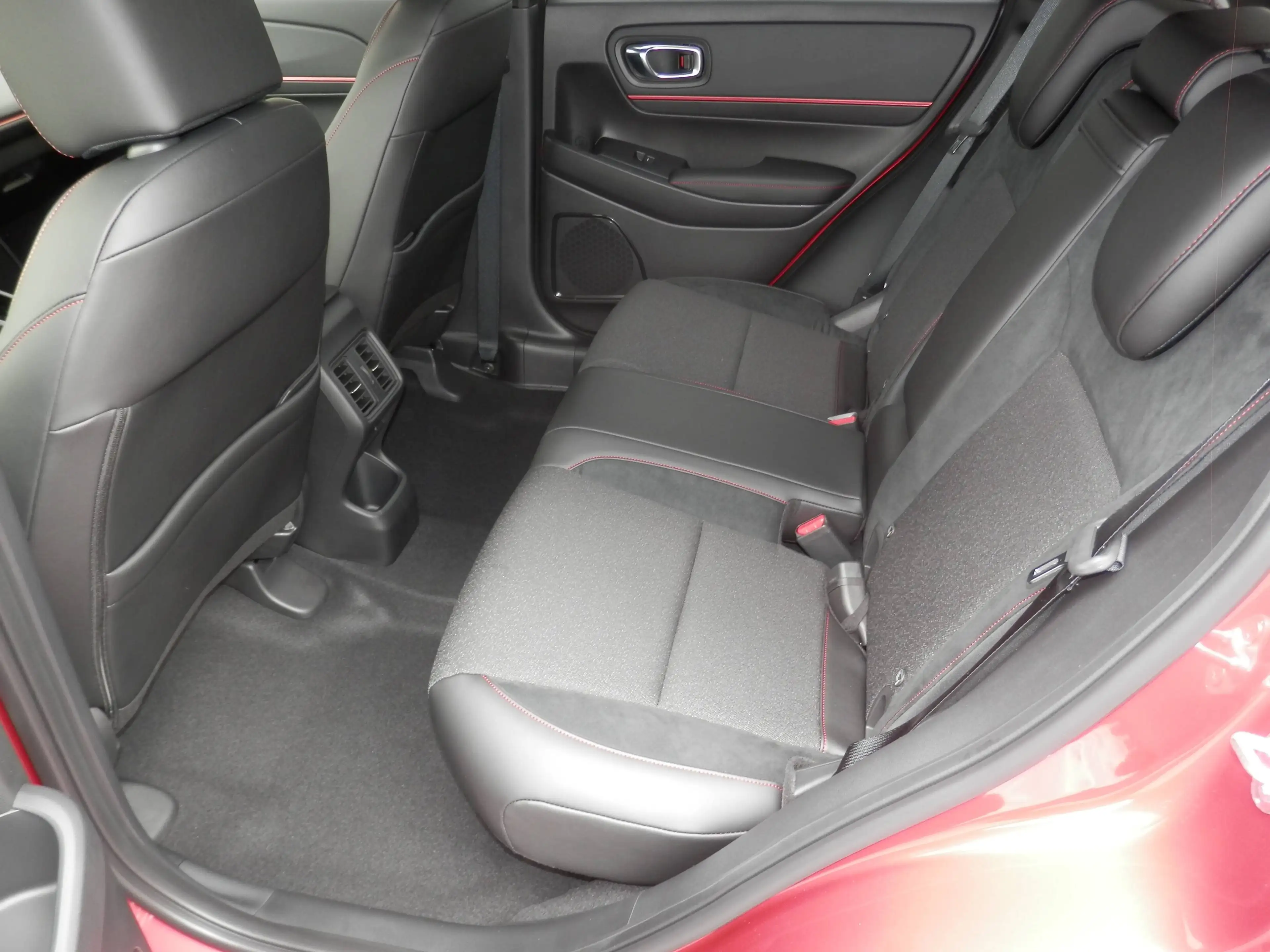 Honda HR-V 1,5 i-MMD Hybrid 2WD Advance Sport Aut. — photo 11