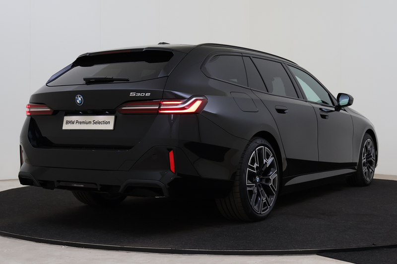 BMW 530 5 Serie Touring 530e M Sport Automaat / Trekhaak / — photo 2