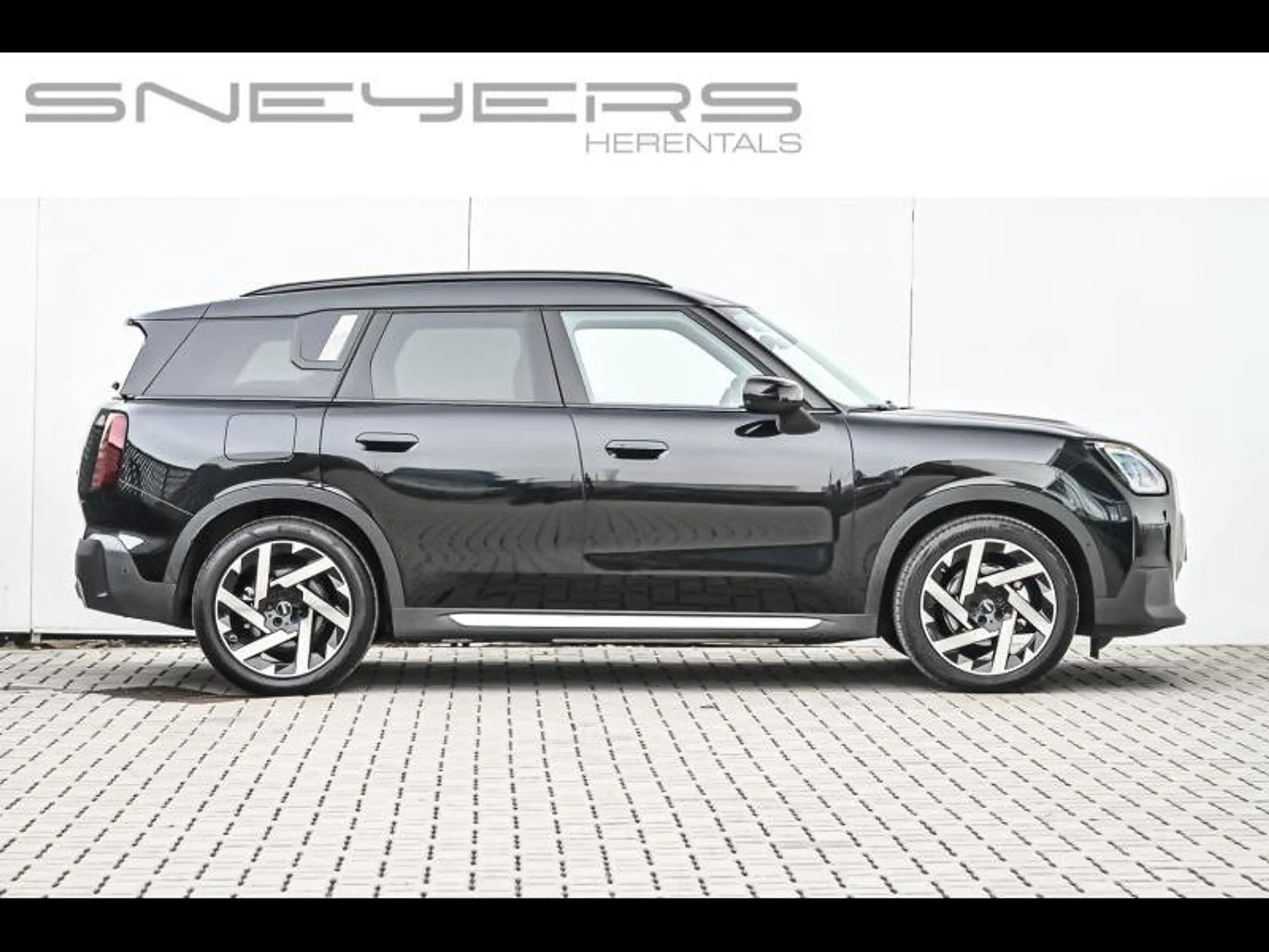 MINI Countryman E Favoured Trim — photo 3
