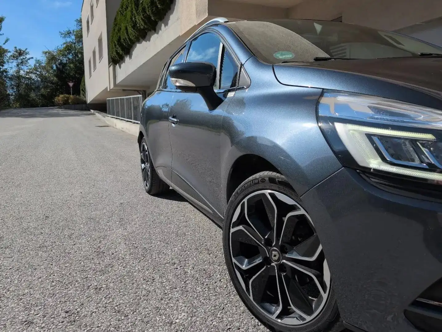 Renault Clio Grandtour Energy TCe 120 Intens Grau - 2