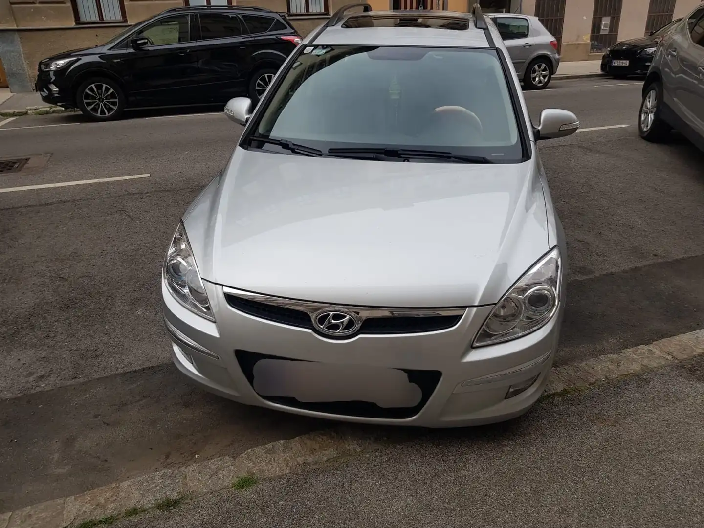 Hyundai i30 i30 CW 1,6 CRDi Spirit DPF Aut. Spirit Grau - 2
