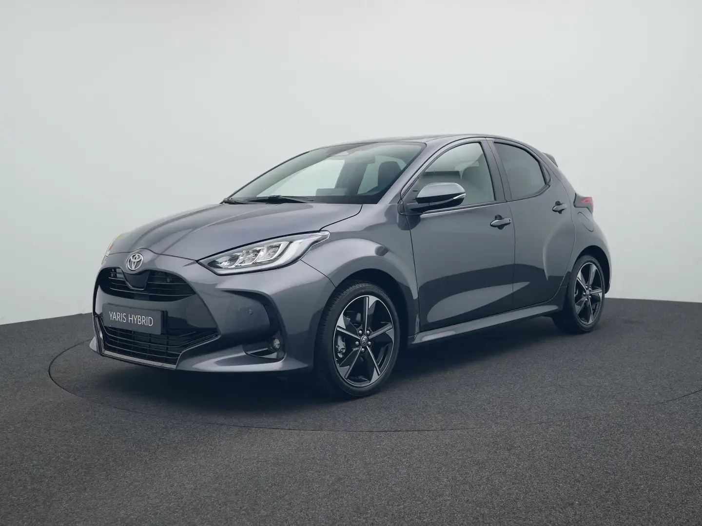 Toyota Yaris 1.5 Hybrid 130 Executive Nu met € 1000,- inruilpre Grijs - 1