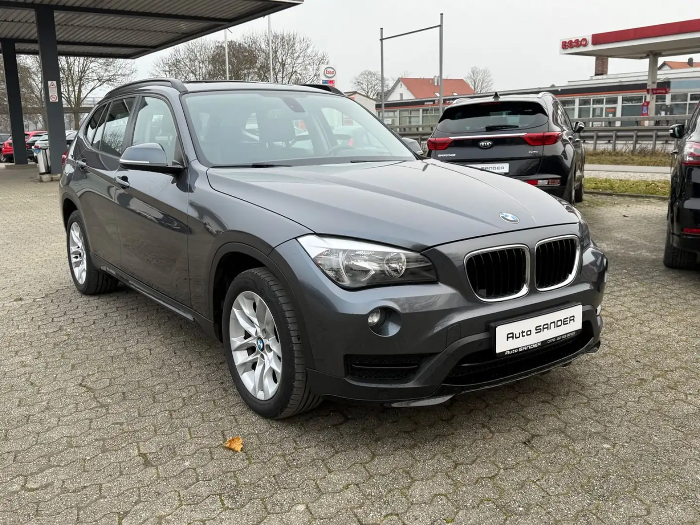 BMW X1 18 i sDrive 1.HAND/PANO/NAVI/AHK Grau - 2
