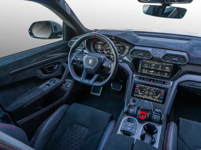 Lamborghini Urus view 13