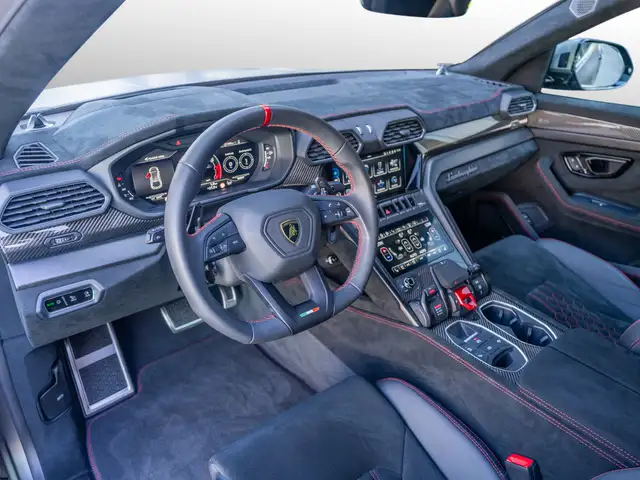 Lamborghini Urus view 7