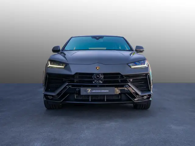 Lamborghini Urus view 5