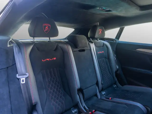Lamborghini Urus view 11