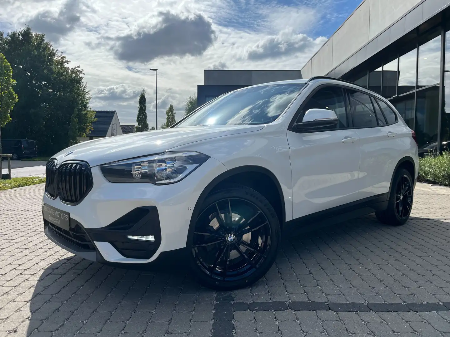 BMW X1 X1 sDrive18iA Leder/Carplay/GpsPro/Zetelverwarming Wit - 2