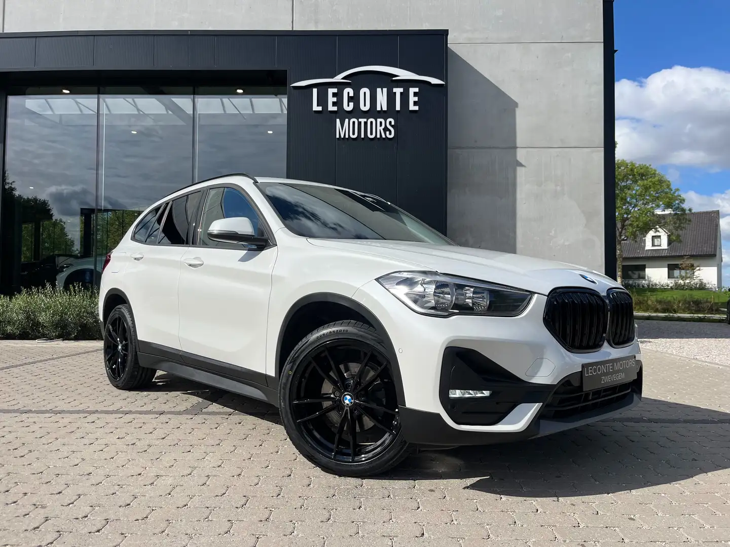 BMW X1 X1 sDrive18iA Leder/Carplay/GpsPro/Zetelverwarming Wit - 1