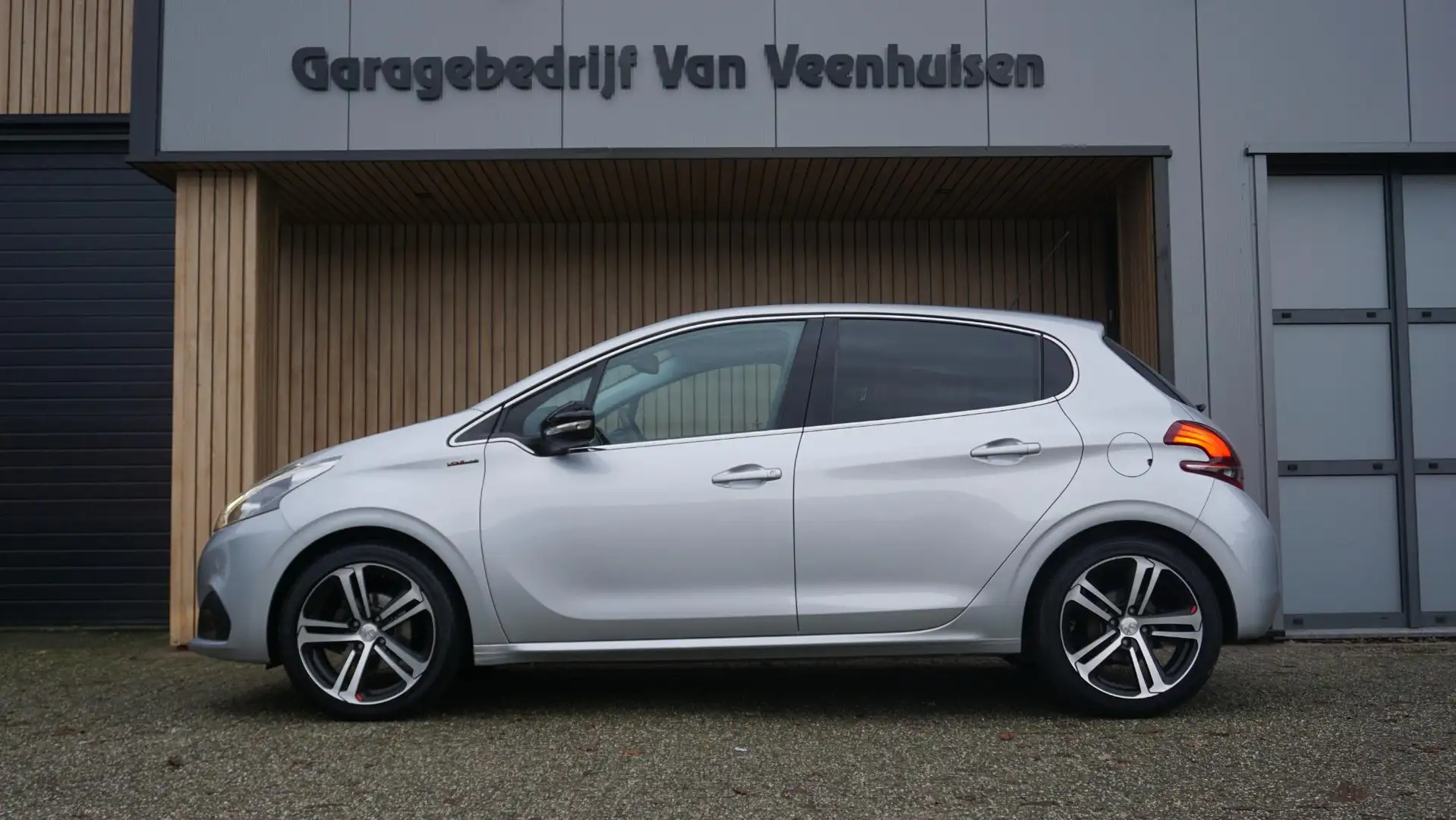 Peugeot 208 1.2 110pk 5Drs PureTech GT-line Navi App-Connect 1 Grijs - 2