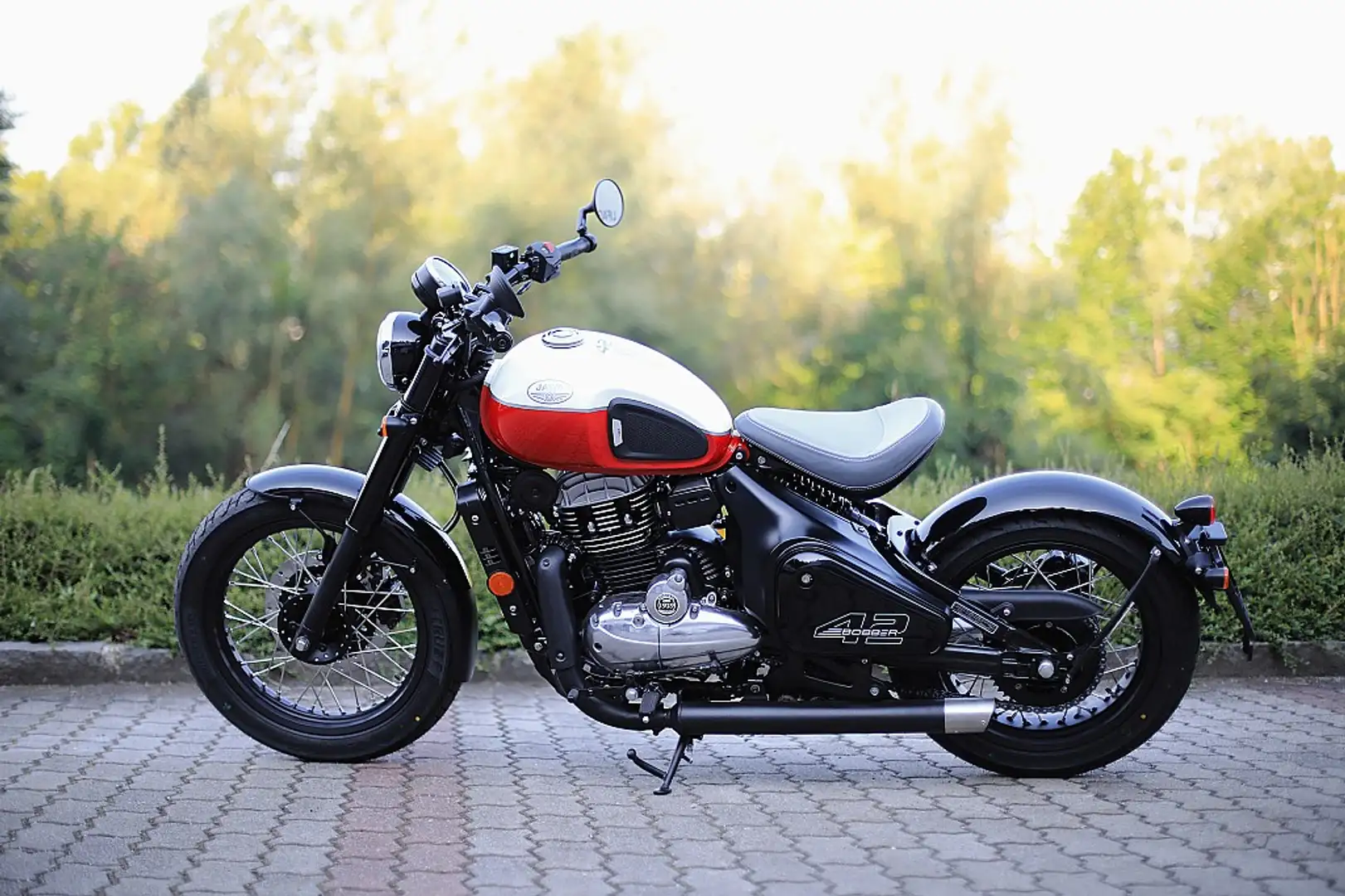 Jawa Bobber42 Roşu - 2