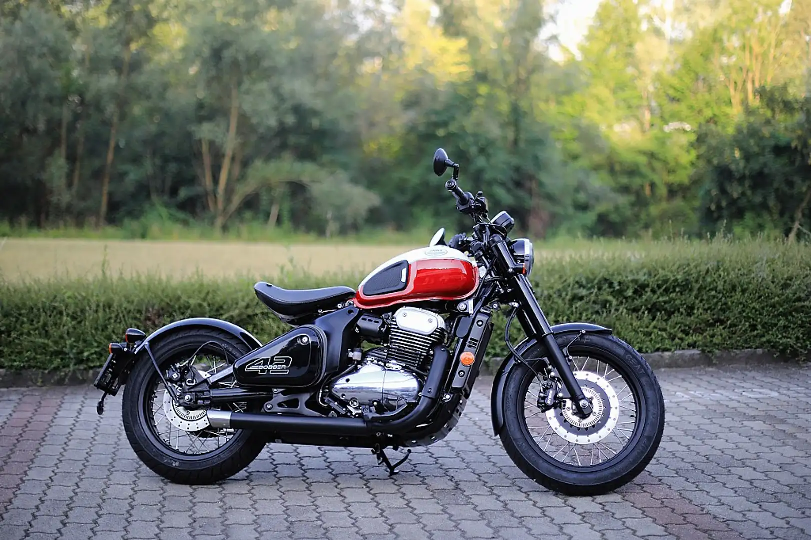 Jawa Bobber42 Roşu - 1