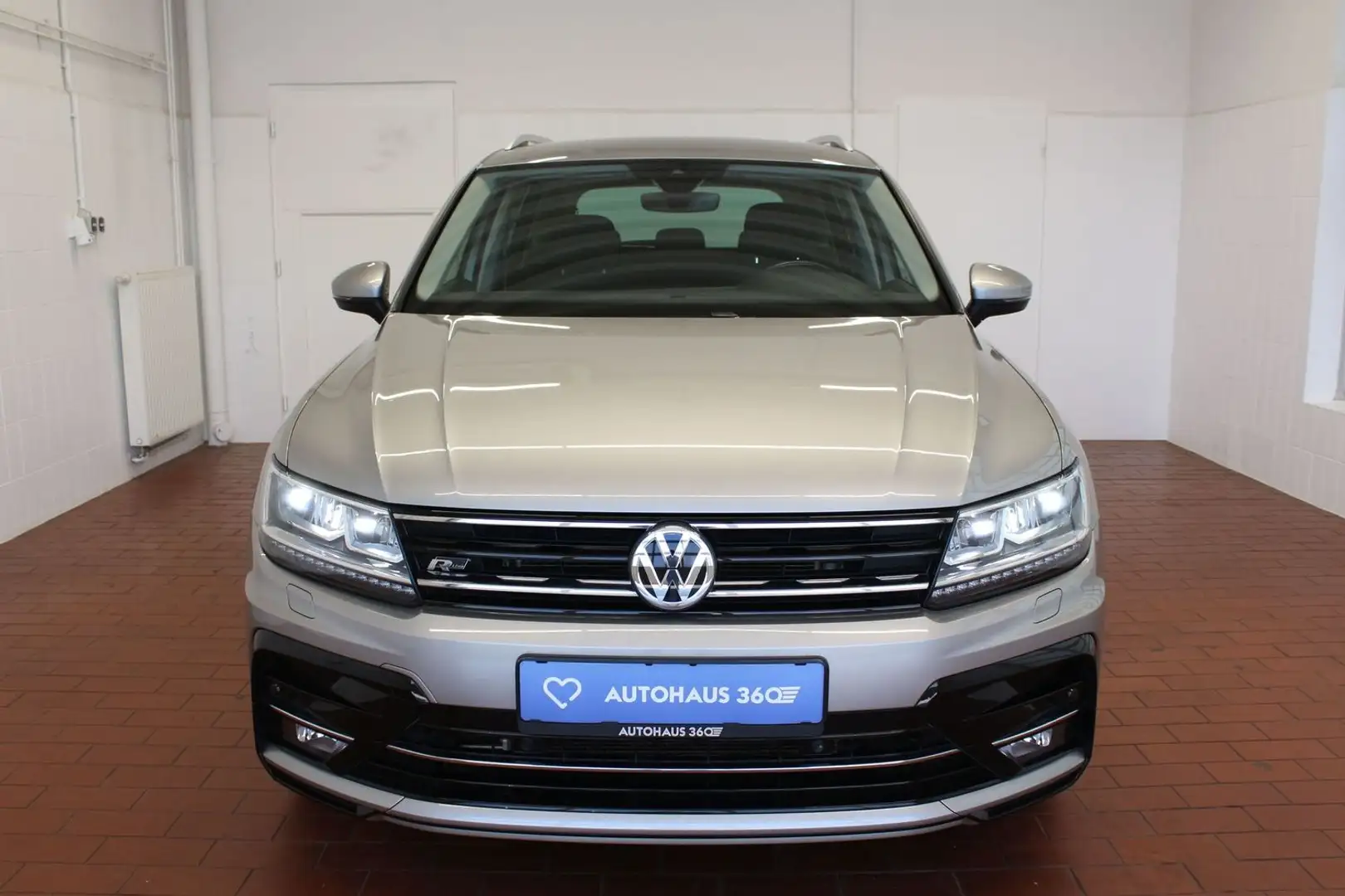Volkswagen Tiguan R-Line Highline LED ACC Navi Silber - 2