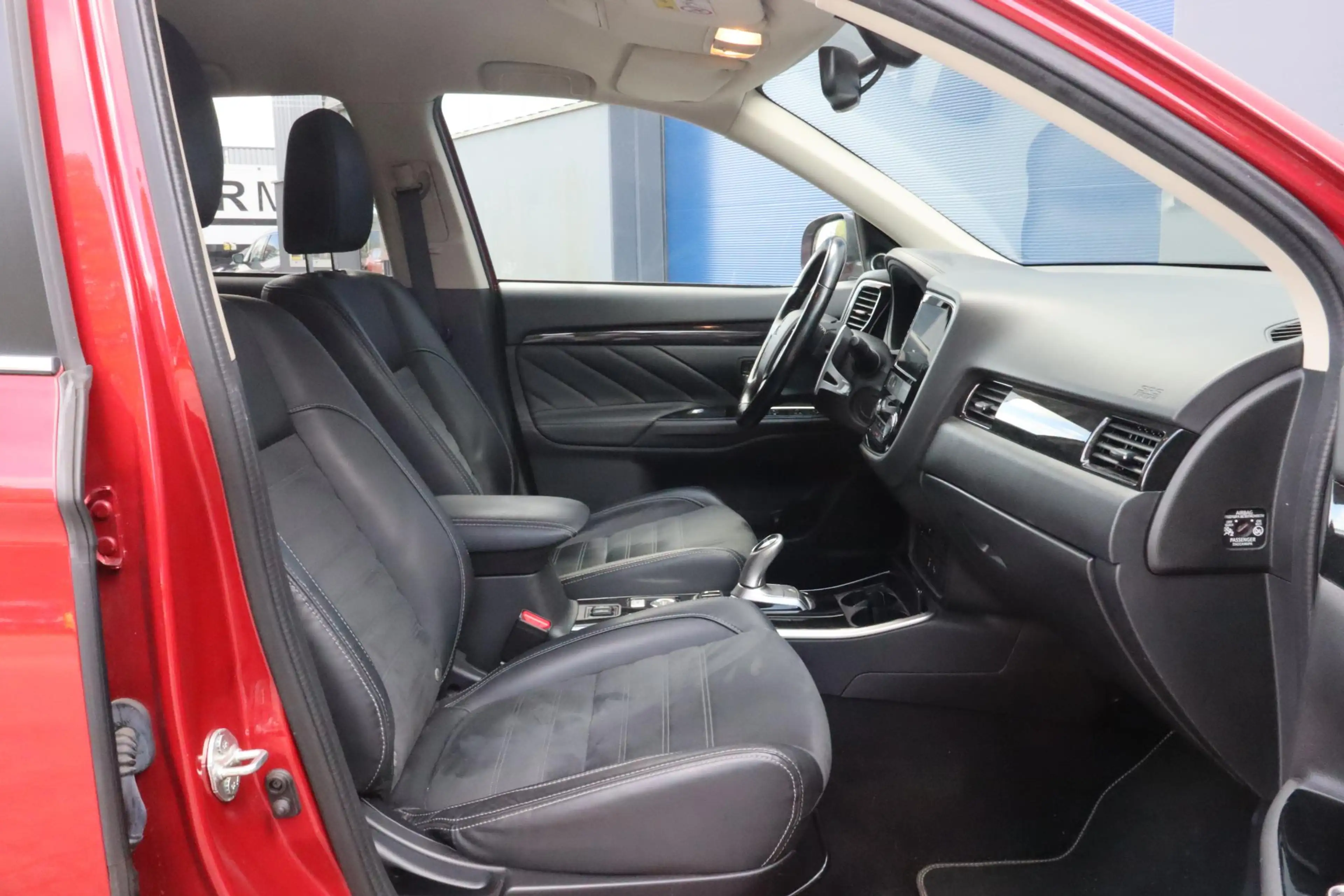 Mitsubishi Outlander 2.0 PHEV Premium | Achteruitrijcamera | Stoelverwa — photo 31