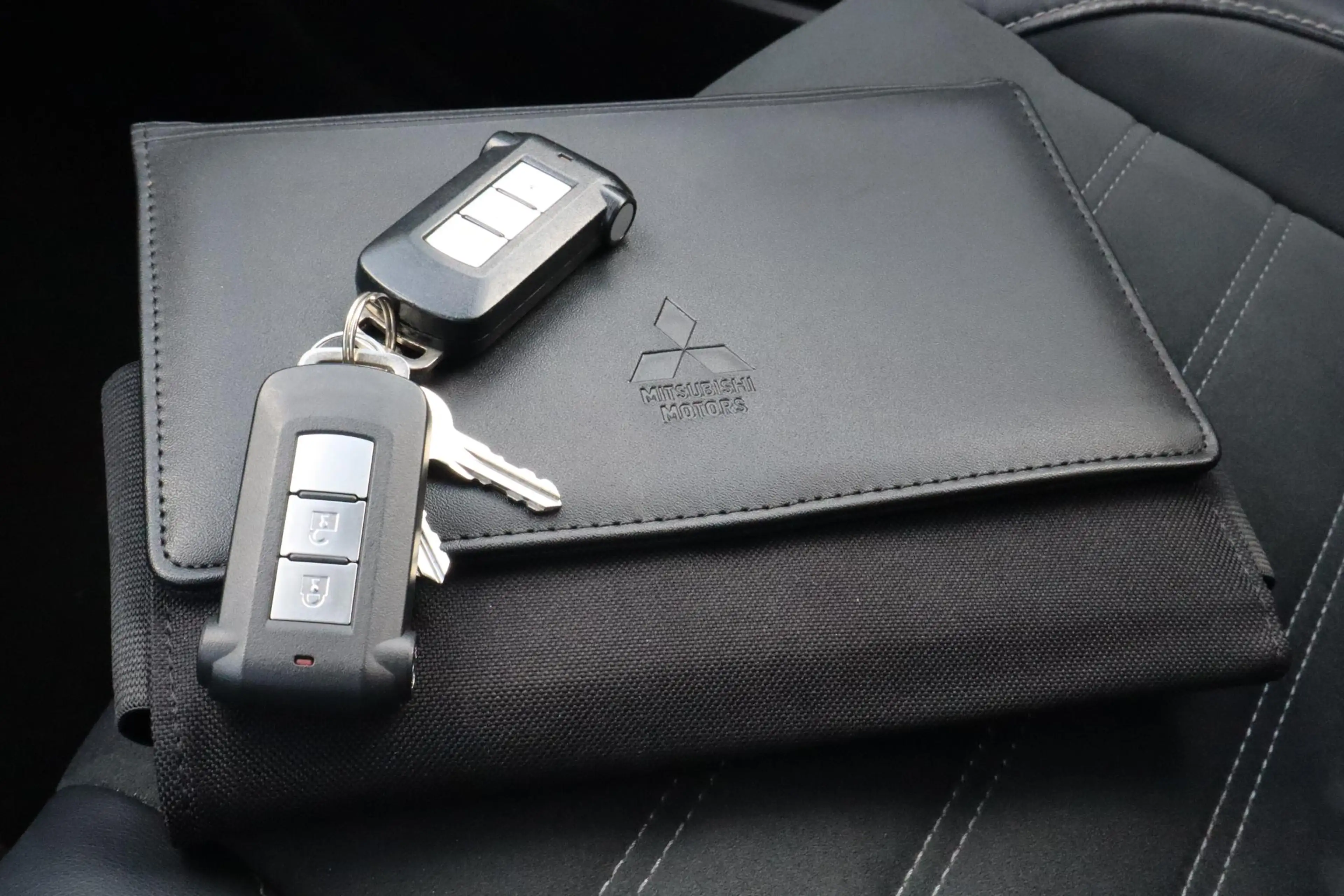 Mitsubishi Outlander 2.0 PHEV Premium | Achteruitrijcamera | Stoelverwa — photo 35