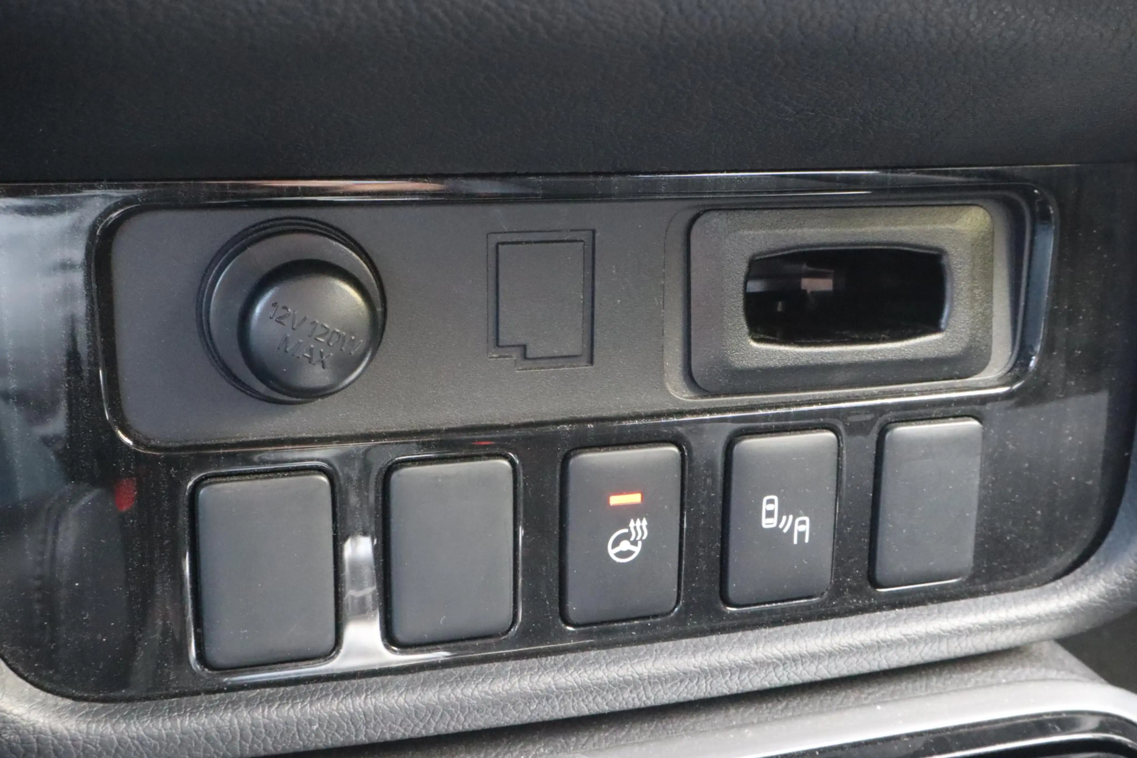 Mitsubishi Outlander 2.0 PHEV Premium | Achteruitrijcamera | Stoelverwa — photo 13
