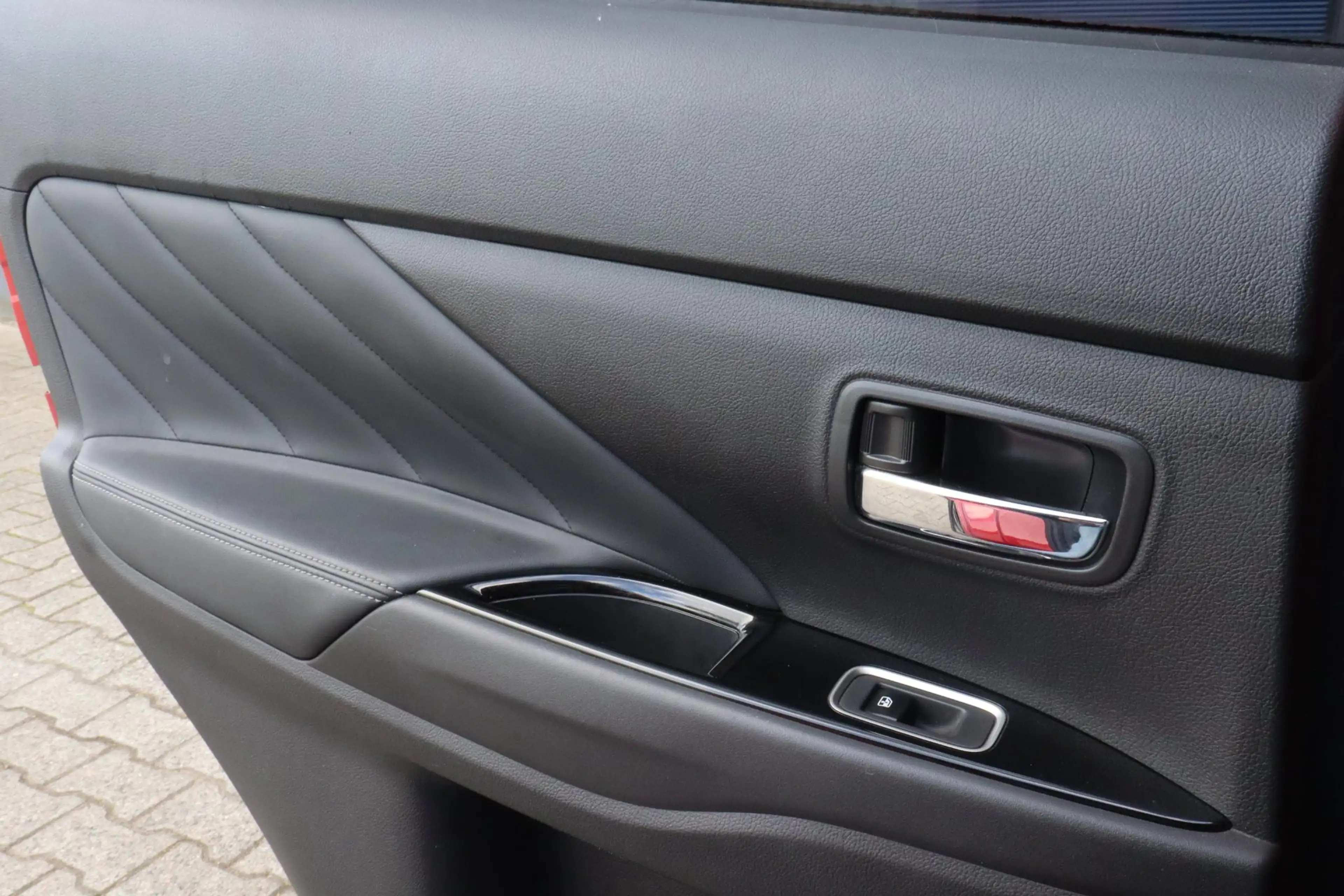 Mitsubishi Outlander 2.0 PHEV Premium | Achteruitrijcamera | Stoelverwa — photo 25