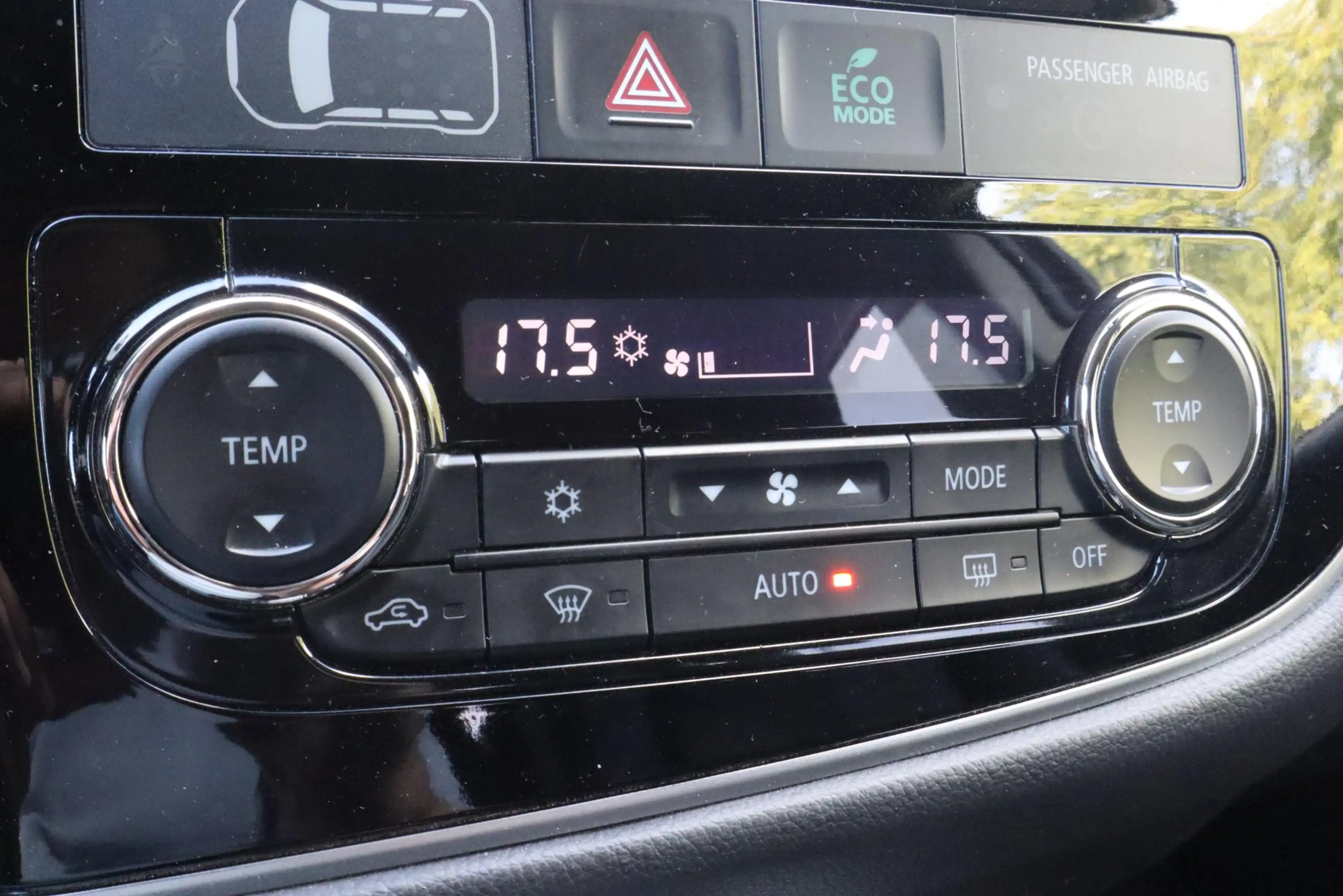 Mitsubishi Outlander 2.0 PHEV Premium | Achteruitrijcamera | Stoelverwa — photo 12
