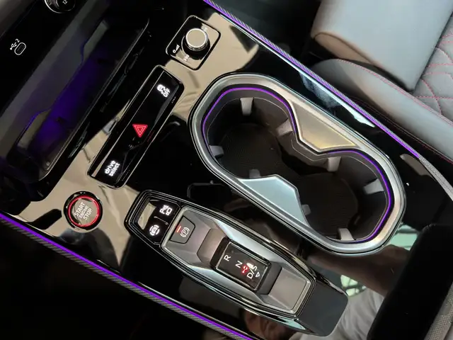 Audi A6 view 11