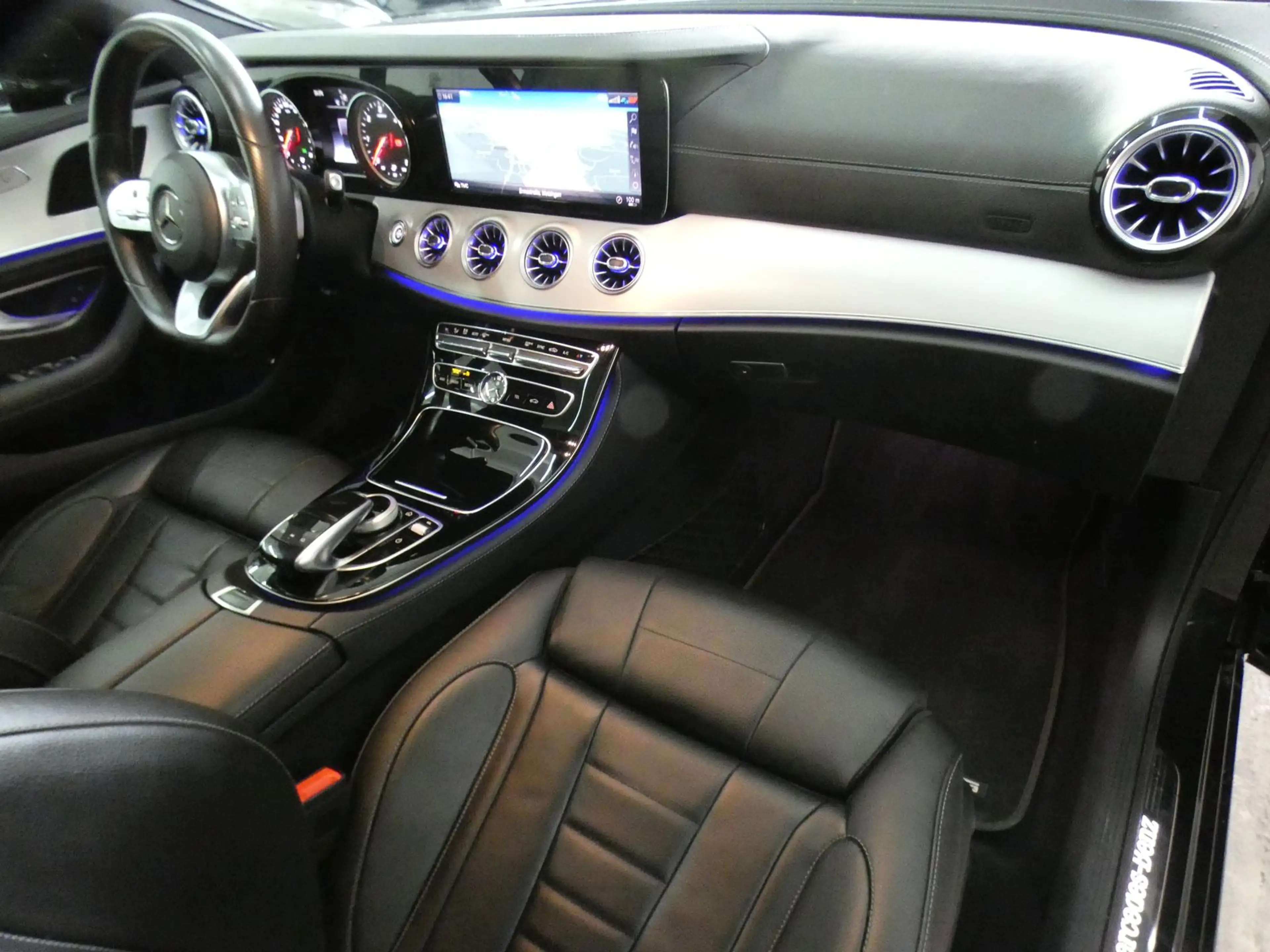 Mercedes-Benz CLS 220 d Coupe AMG*LED*NAVI*DISTRONIC*360°CAM — photo 9
