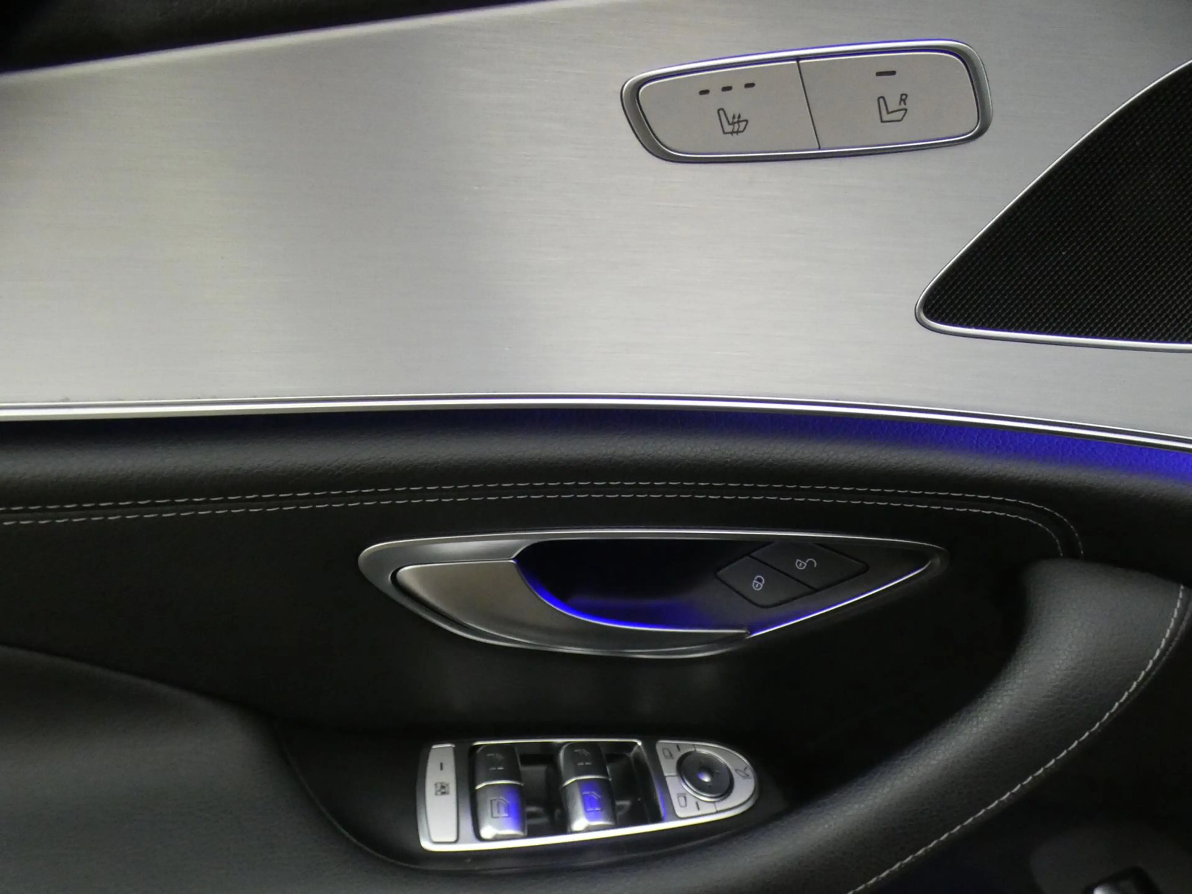 Mercedes-Benz CLS 220 d Coupe AMG*LED*NAVI*DISTRONIC*360°CAM — photo 13