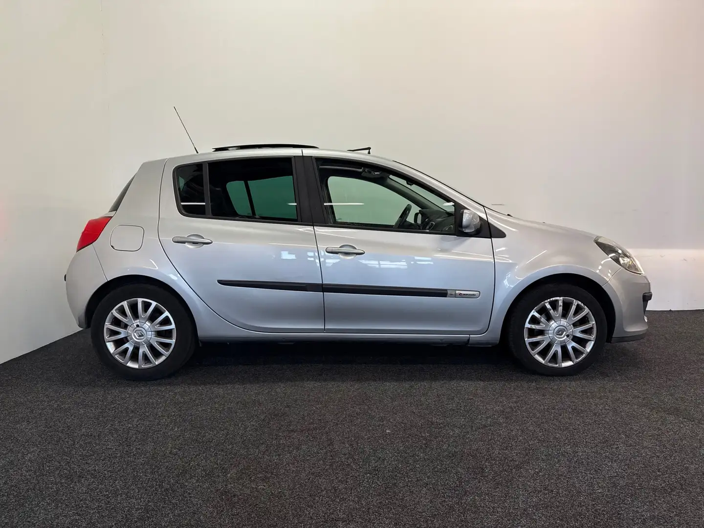 Renault Clio Rip Curl | PANO | Airco | elek. pakket | NAP | 5DR Grijs - 2