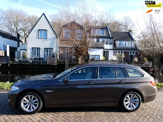 BMW 523 5-serie Touring 523i High Exe Aut. 6-Cilinder Lede