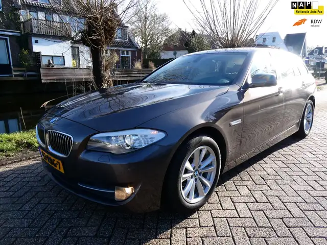 BMW 523 5-serie Touring 523i High Exe Aut. 6-Cilinder Lede