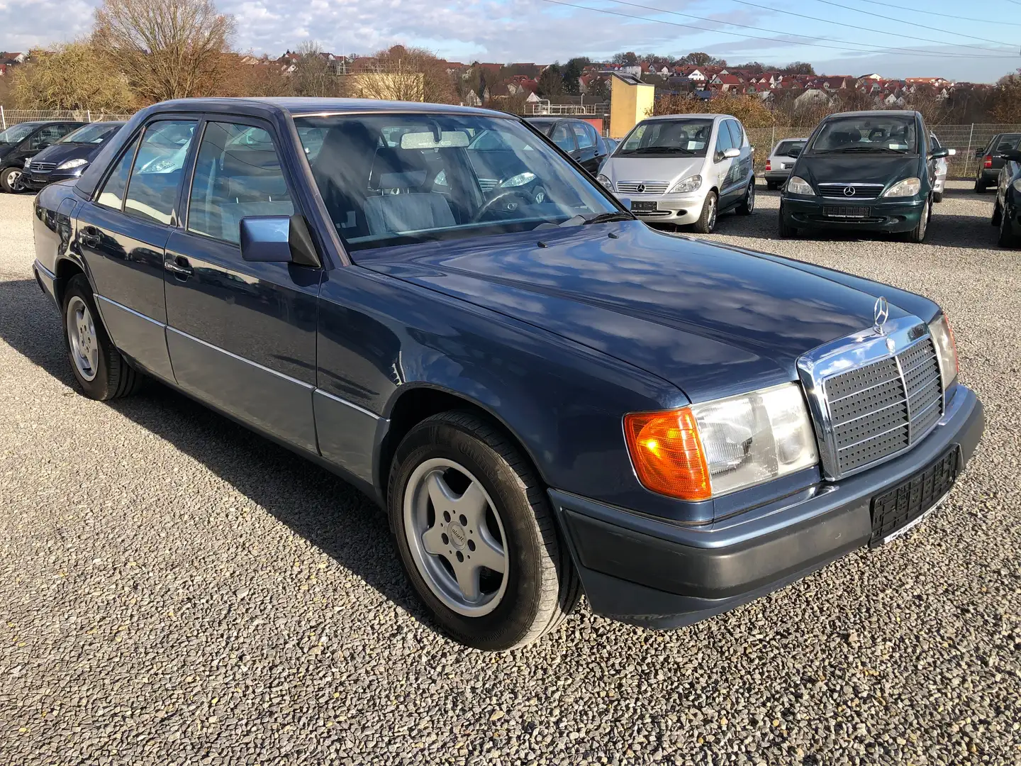 Mercedes-Benz 280 E Automatik*Klimaanlage*2.Hand* Blau - 2