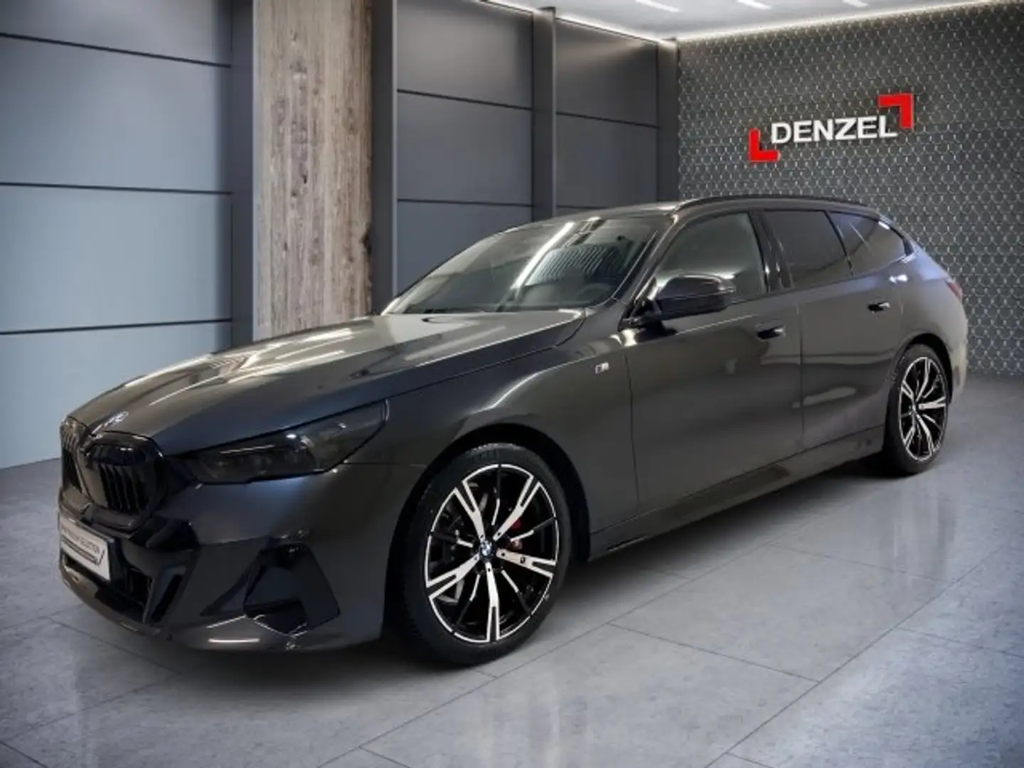 BMW 520 d xDrive Touring G61 B47 Grau - 2
