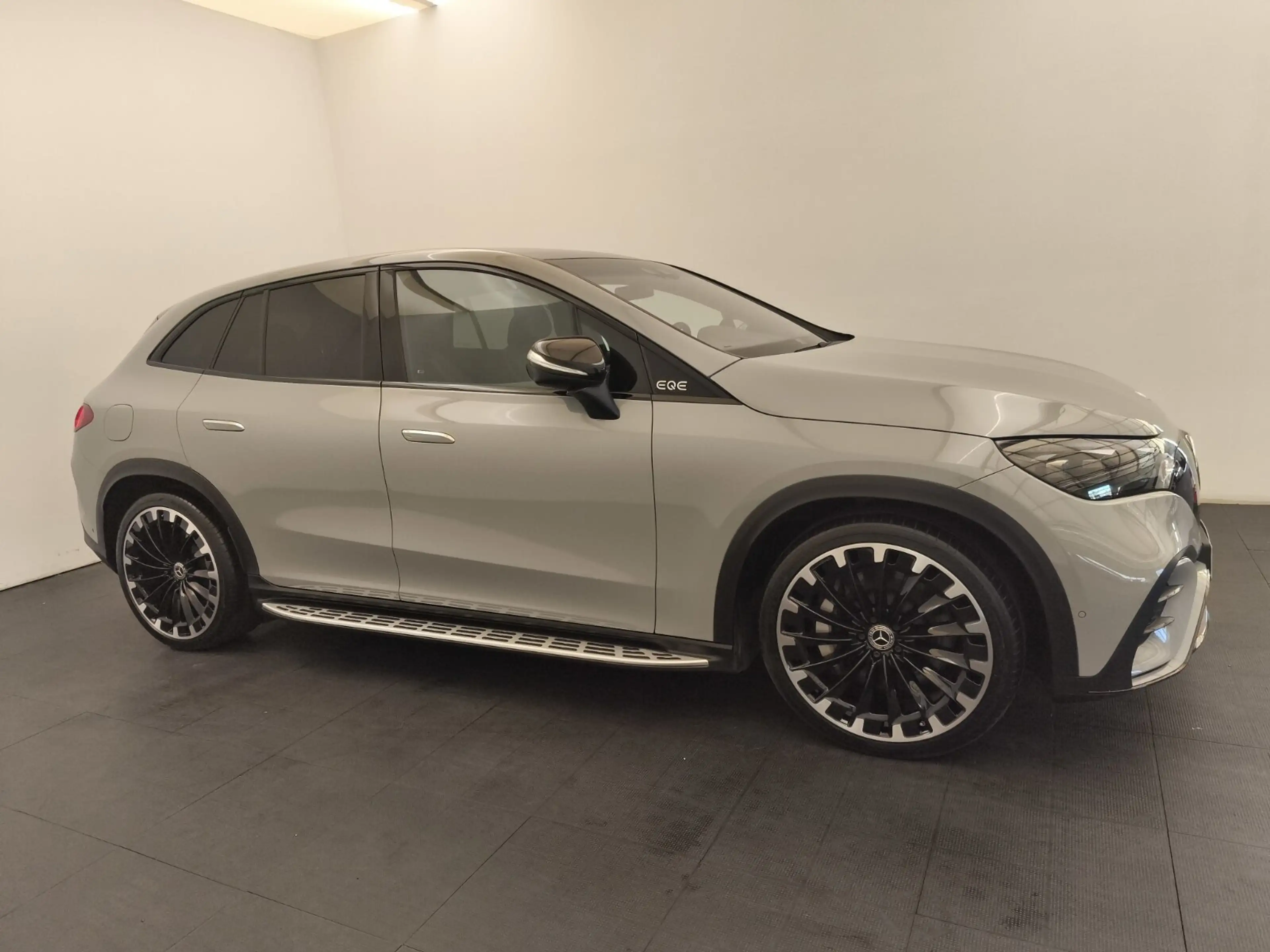 Mercedes-Benz EQE SUV EQE 500 4M SUV AMG Prem Pano Distr 360 Night AHK — photo 5