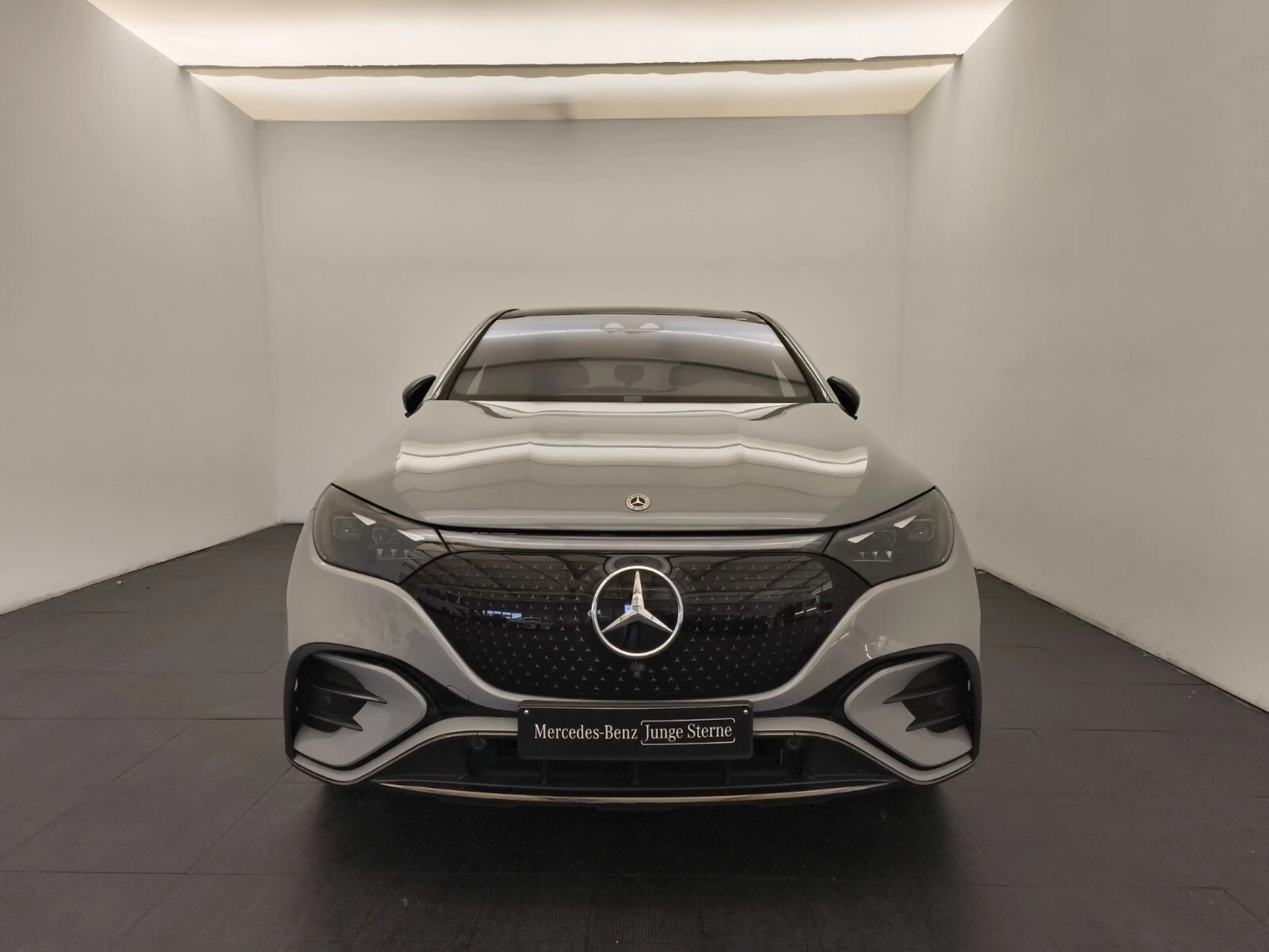 Mercedes-Benz EQE SUV EQE 500 4M SUV AMG Prem Pano Distr 360 Night AHK — photo 2