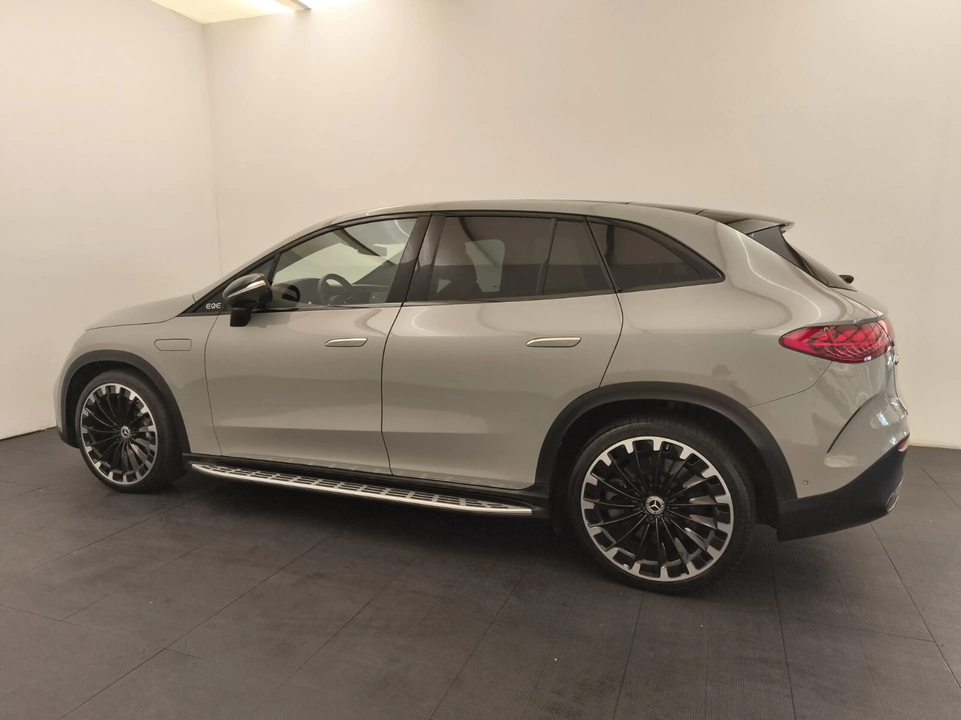 Mercedes-Benz EQE SUV EQE 500 4M SUV AMG Prem Pano Distr 360 Night AHK — photo 9