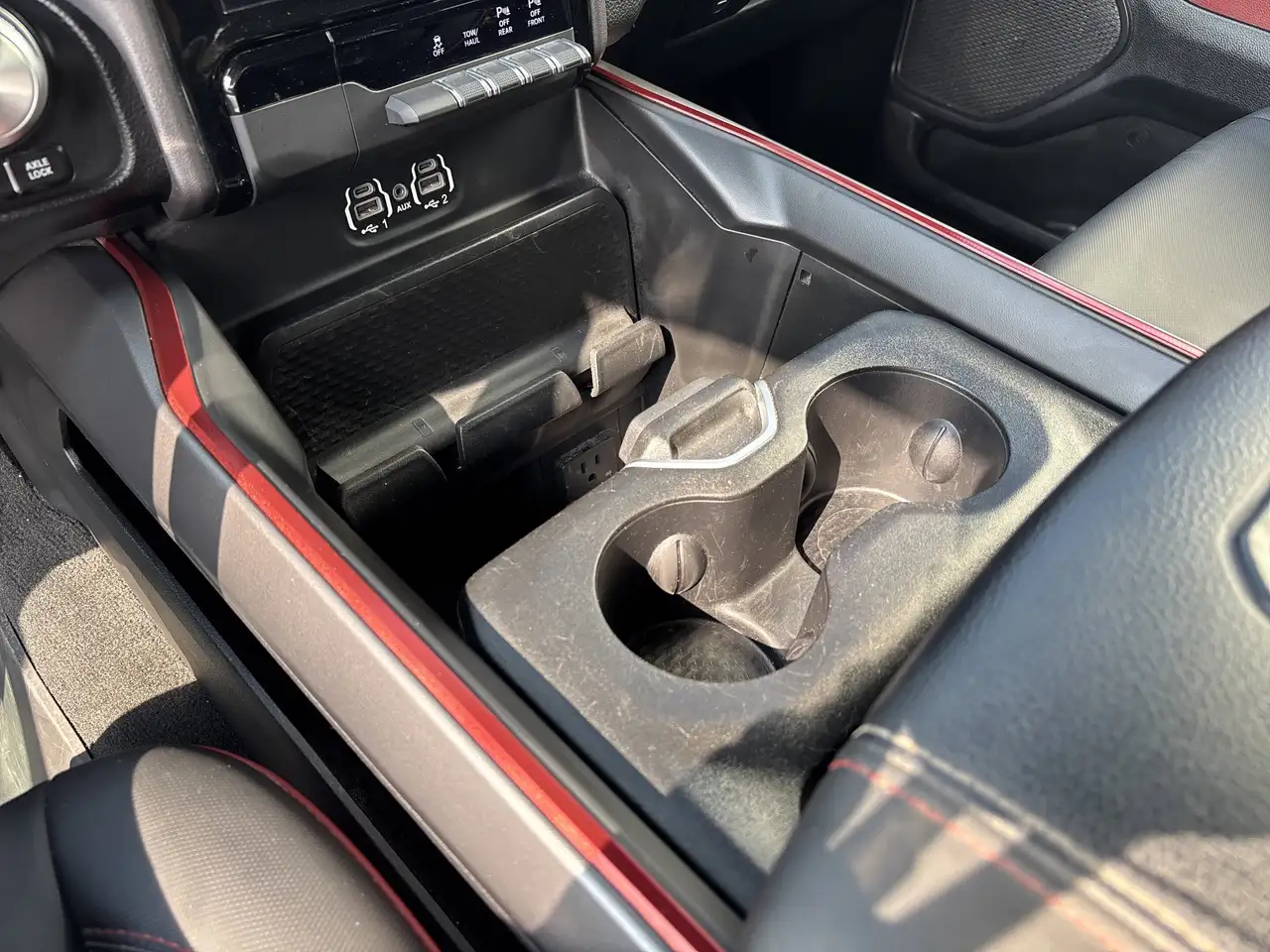 RAM 1500 снимка RAM 1500